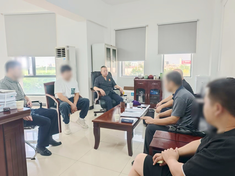 法官联合人大代表开展调解.jpg 法官联合人大代表开展调解.jpg