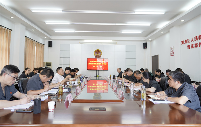 召开座谈会.jpg